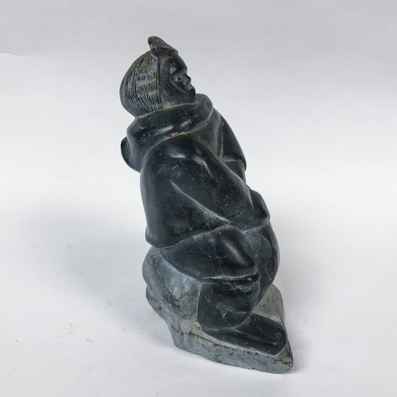 Inuit Soapstone Carved Eskimo Art - Man #8380 Vintage, Signed on Bottom - Picture 4 of 8